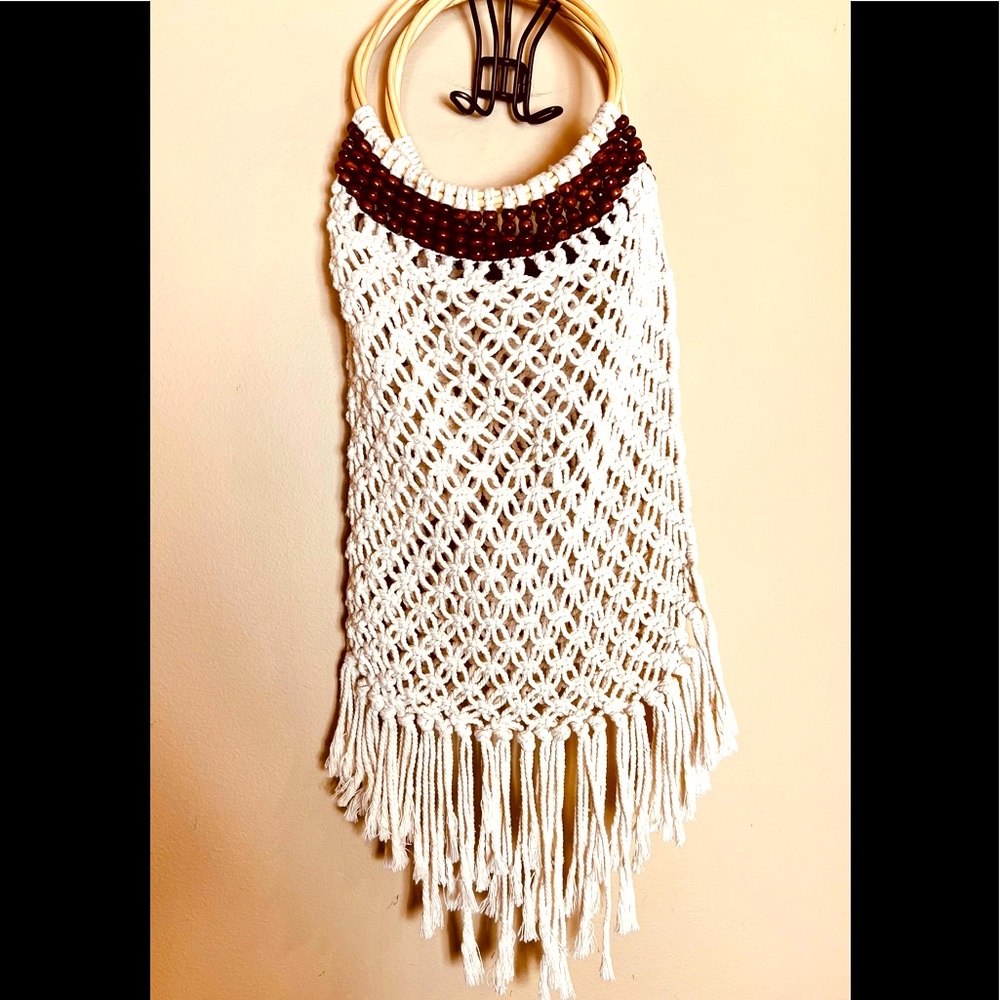 Ivory Macrame’ Bag w Wood Handles & Fringe! - Picture 7 of 10